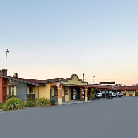 Rodeway Inn Модесто Екстериор снимка