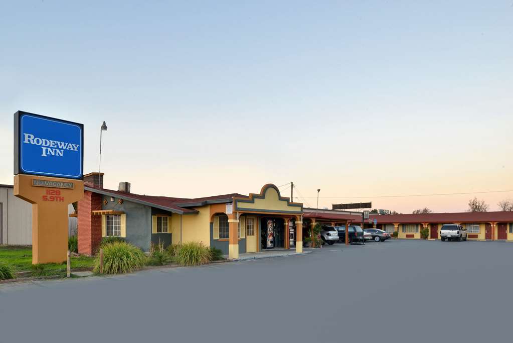 Rodeway Inn Модесто Екстериор снимка